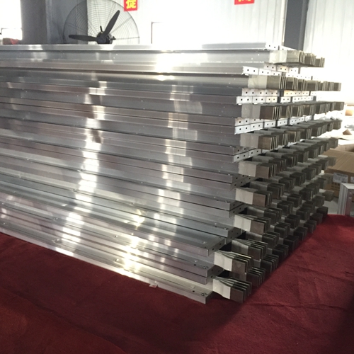 密集型母線(xiàn)槽長(zhǎng)寬尺寸和什么有關(guān)呢？